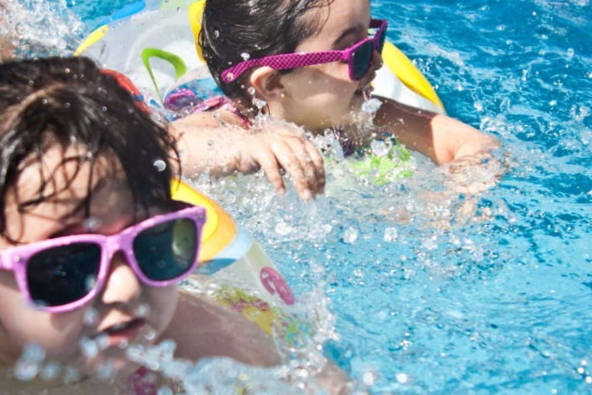HomePage Sider-sunglasses-girl-swimming-pool-swimming-61129 (1)